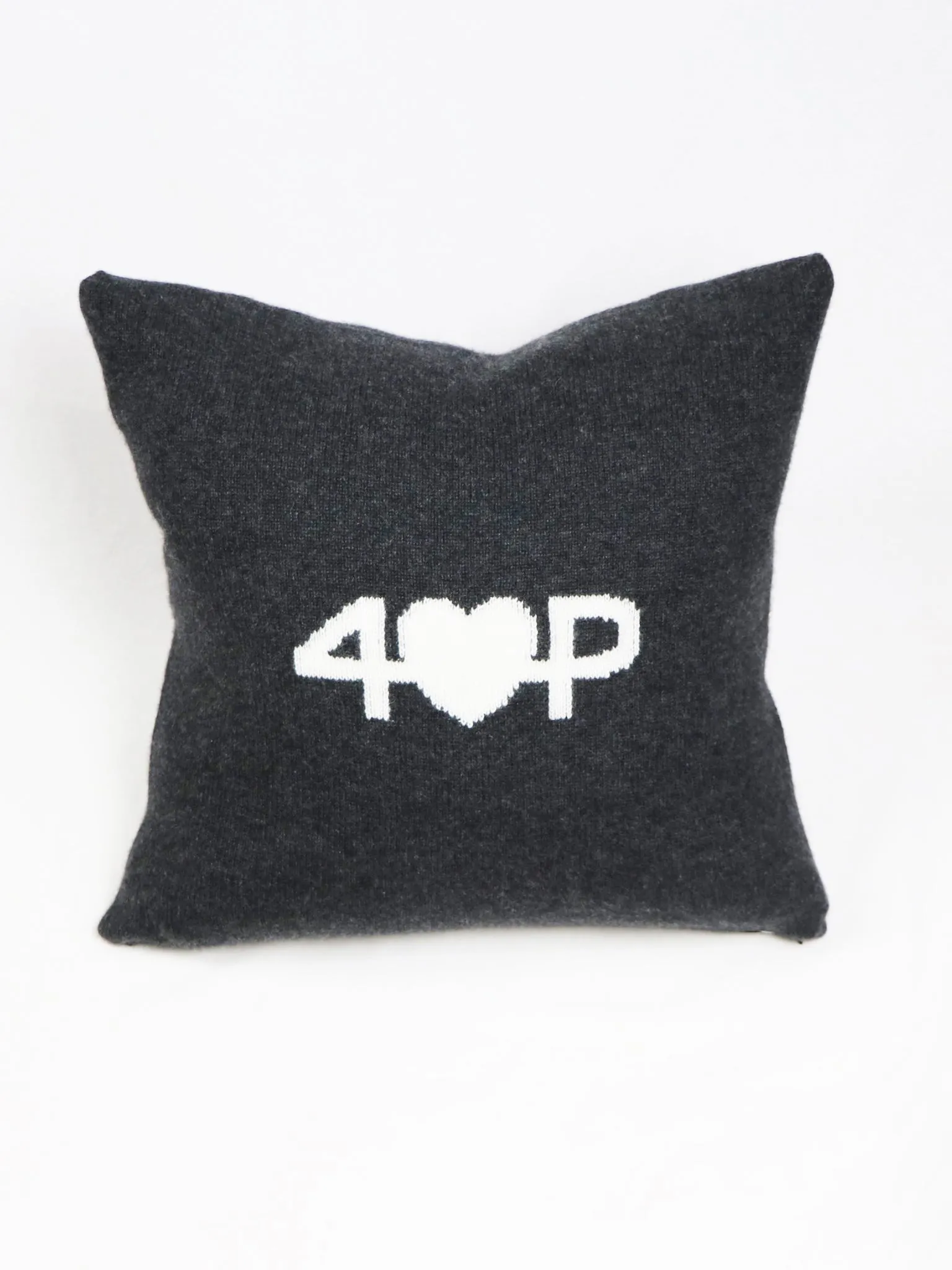 HUG PILLOW CHARCOAL