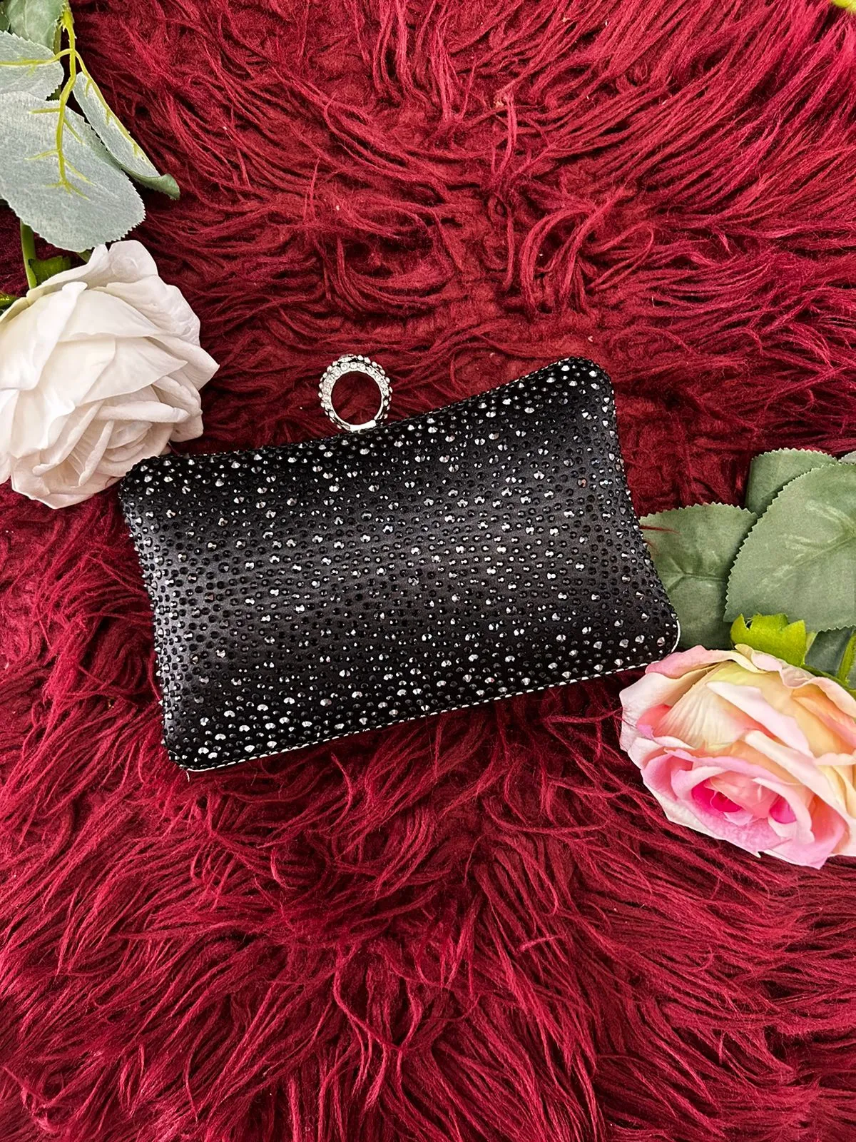 Ring head clutch bag